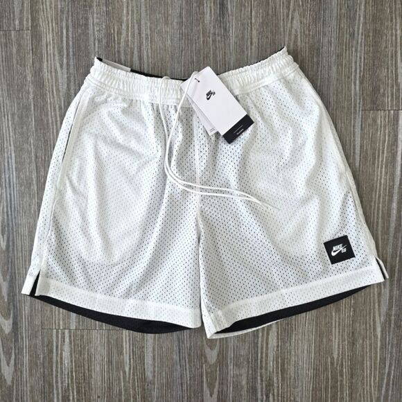 Nike SB Basketball Reversible Mesh Shorts Swingman Black White Men's Size Small - Picture 1 of 9